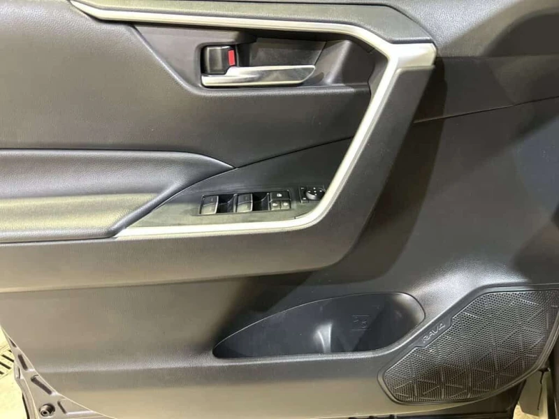 Toyota Rav4 Hybrid XLE * ПОДГРЕВ / ОБДУХВАНЕ * ПРЕДСТАВИТЕЛСТВ, снимка 15 - Автомобили и джипове - 53536703