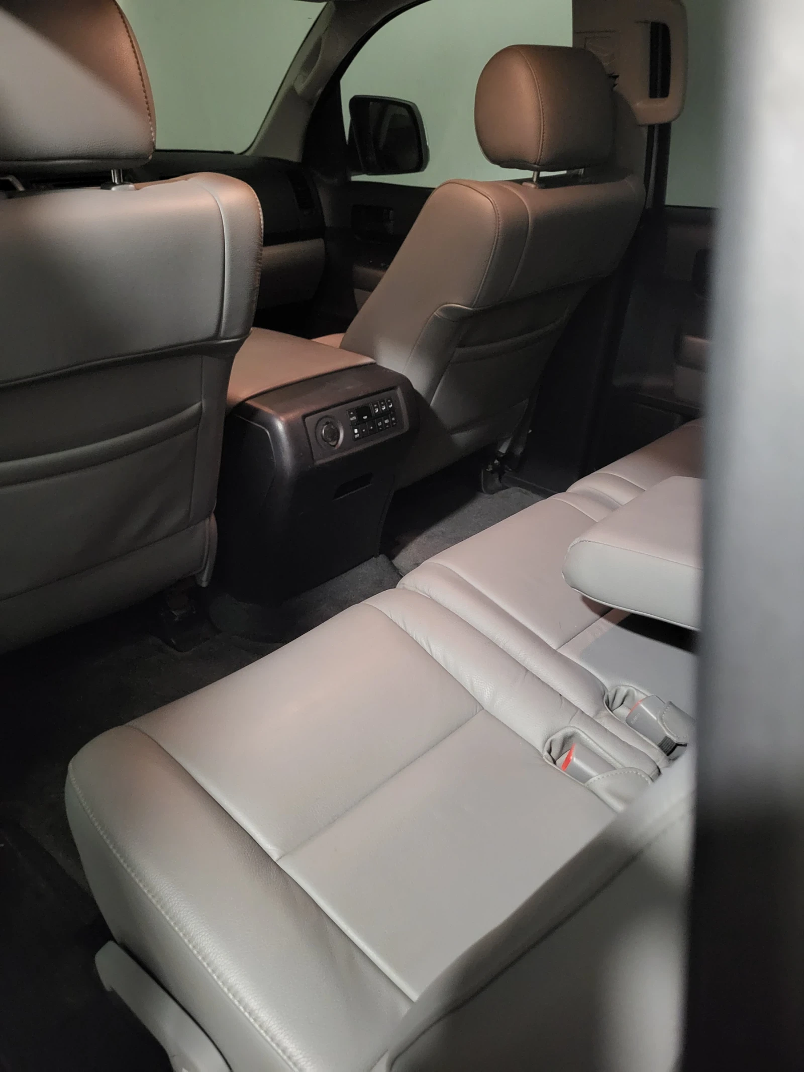Toyota Sequoia | Mobile.bg � ����������� 10
