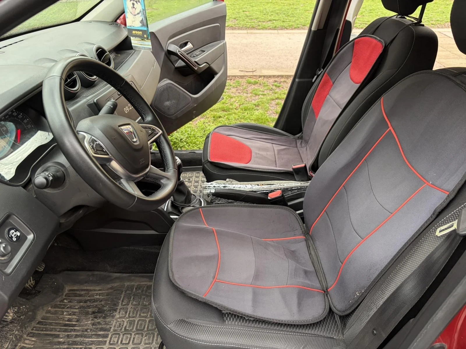 Dacia Duster, снимка 12 - Автомобили и джипове - 53276195