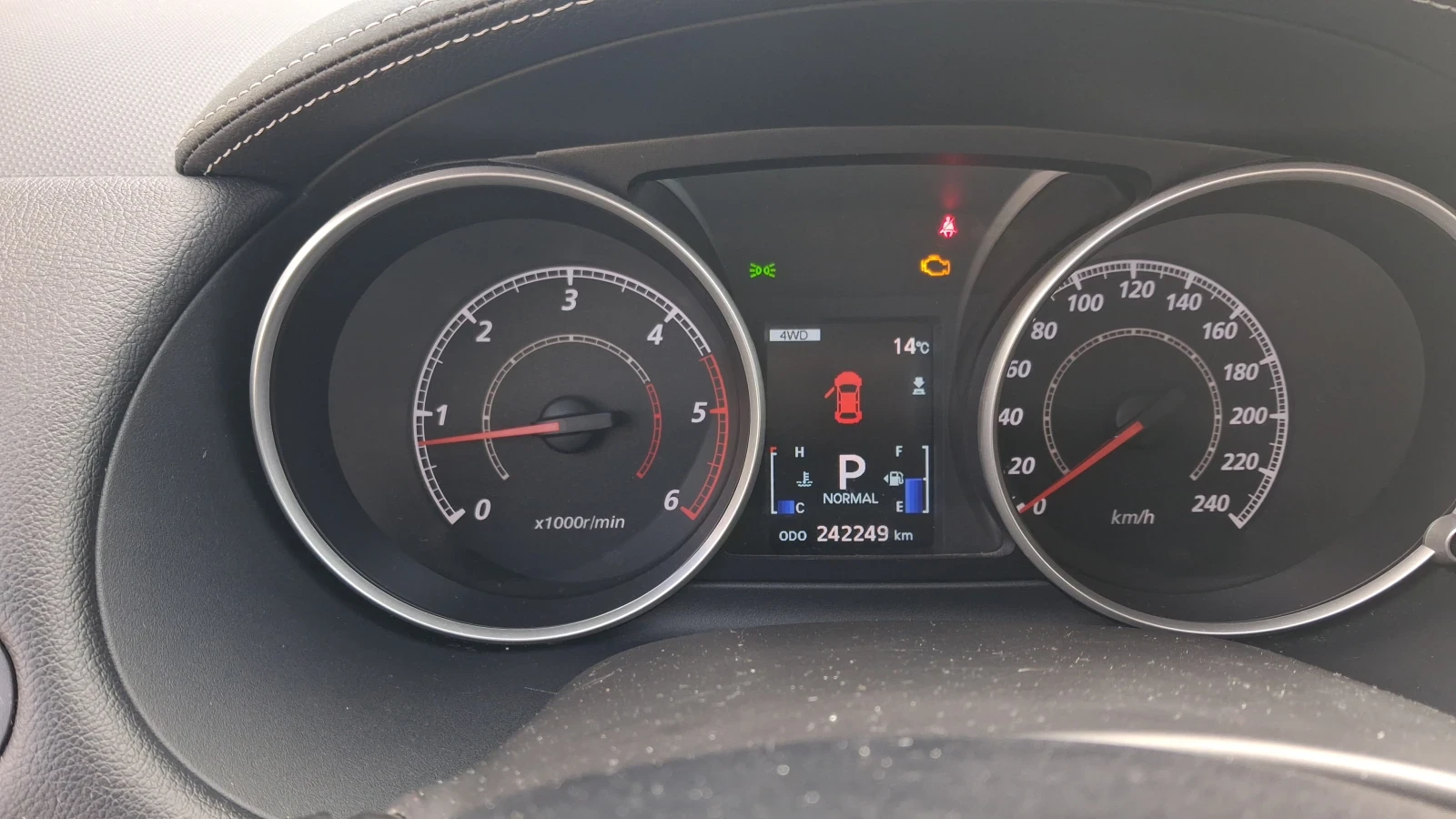 Mitsubishi Outlander, снимка 5 - Автомобили и джипове - 54007870