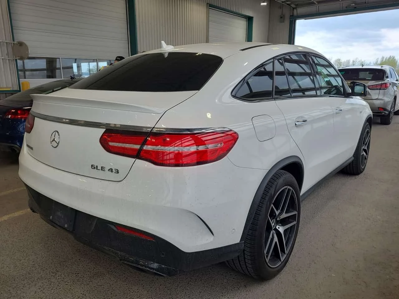 Mercedes-Benz GLE * AMG 43 * ОБДУХВАНЕ * 360 * ПОДГРЕВ * ПАНОРАМА, снимка 3 - Автомобили и джипове - 54433451