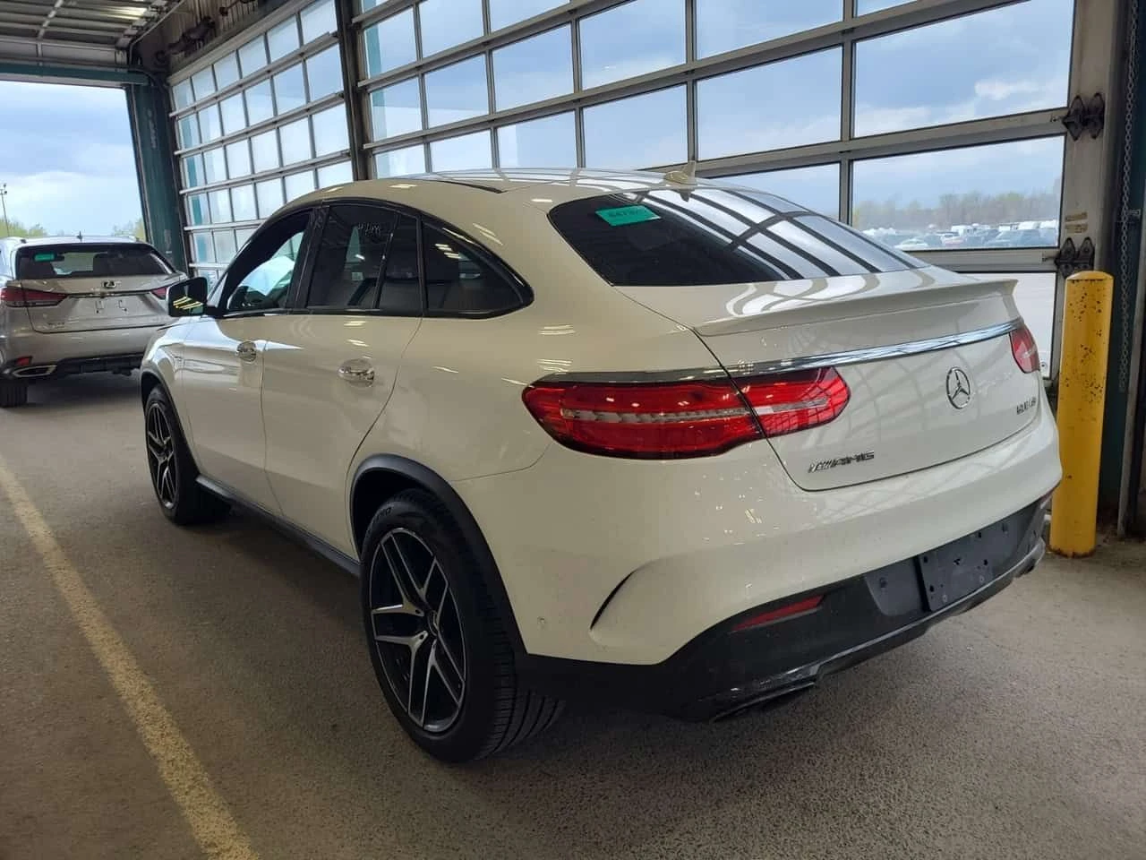 Mercedes-Benz GLE * AMG 43 * ОБДУХВАНЕ * 360 * ПОДГРЕВ * ПАНОРАМА, снимка 4 - Автомобили и джипове - 54433451