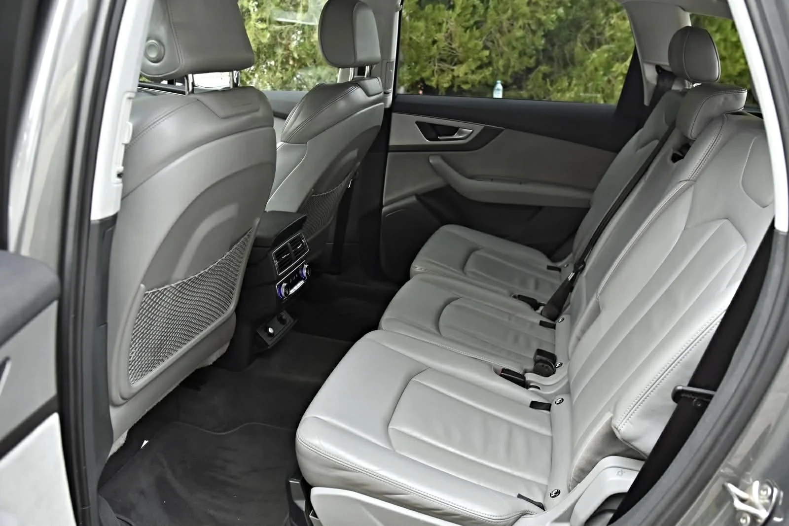 Audi Q7 НОВ ВНОС/ОБСЛУЖЕНА/7МЕСТНА, снимка 6 - Автомобили и джипове - 54458714