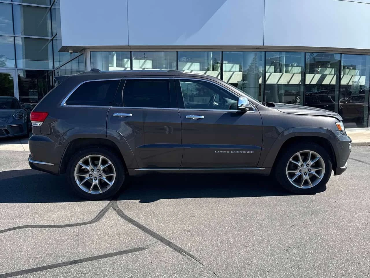 Jeep Grand cherokee * Summit * CARFAX * БЕЗ ПЪРВОНАЧАЛНА ВНОСКА, снимка 3 - Автомобили и джипове - 54996360