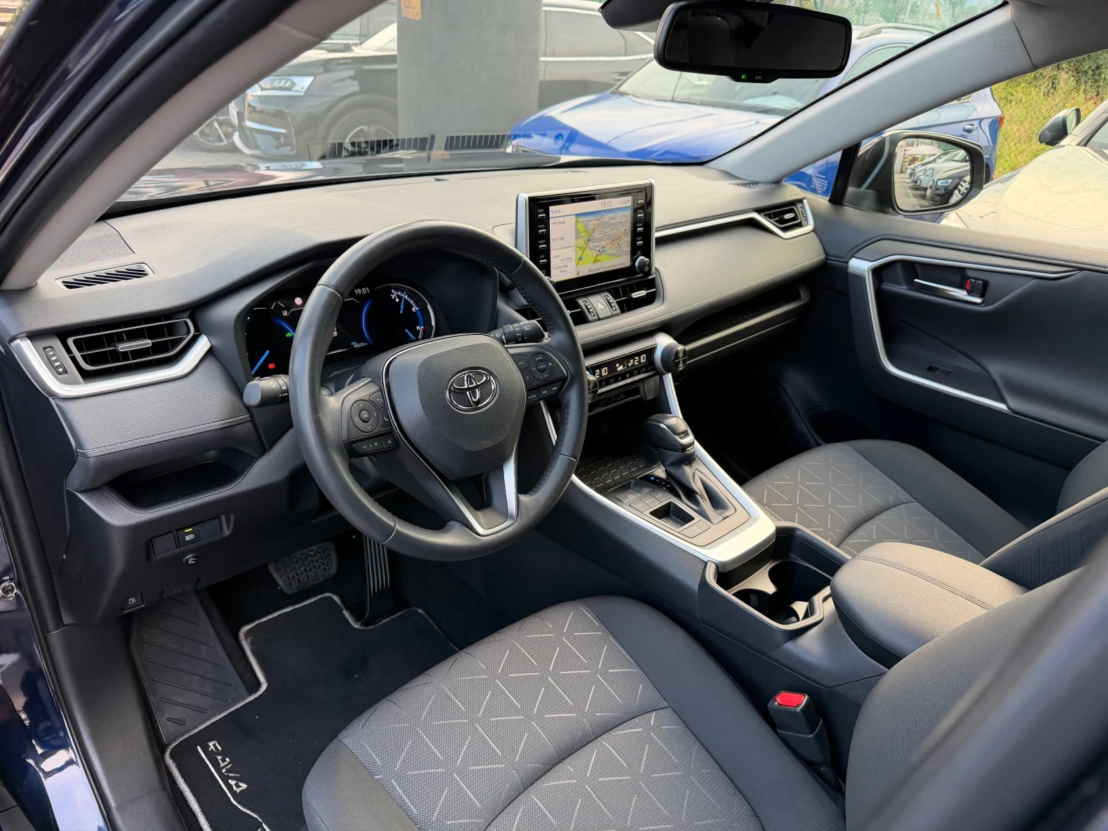 Toyota Rav4 2.5i Hybrid, снимка 7 - Автомобили и джипове - 55353584