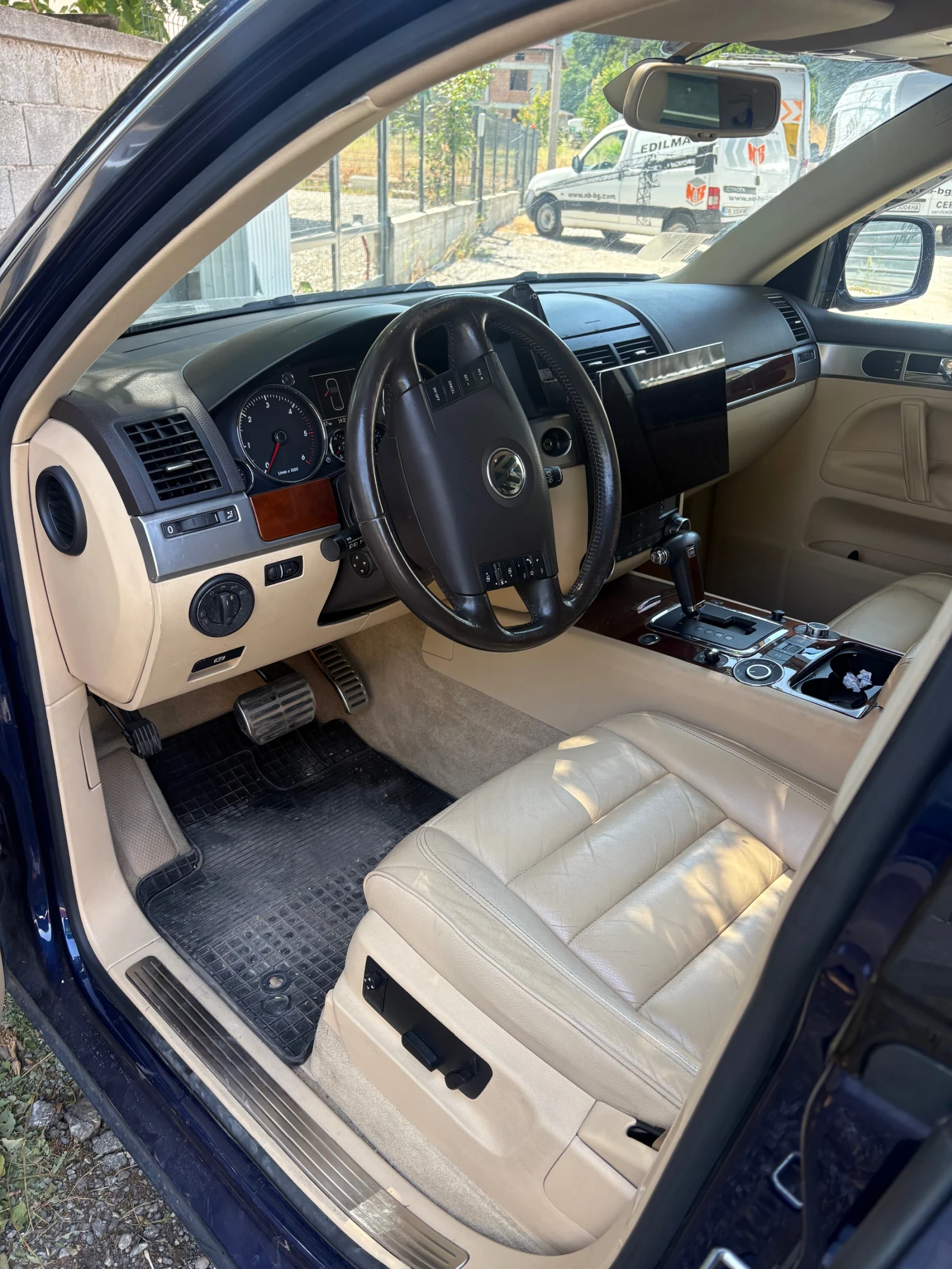 VW Touareg, снимка 7 - Автомобили и джипове - 55641779