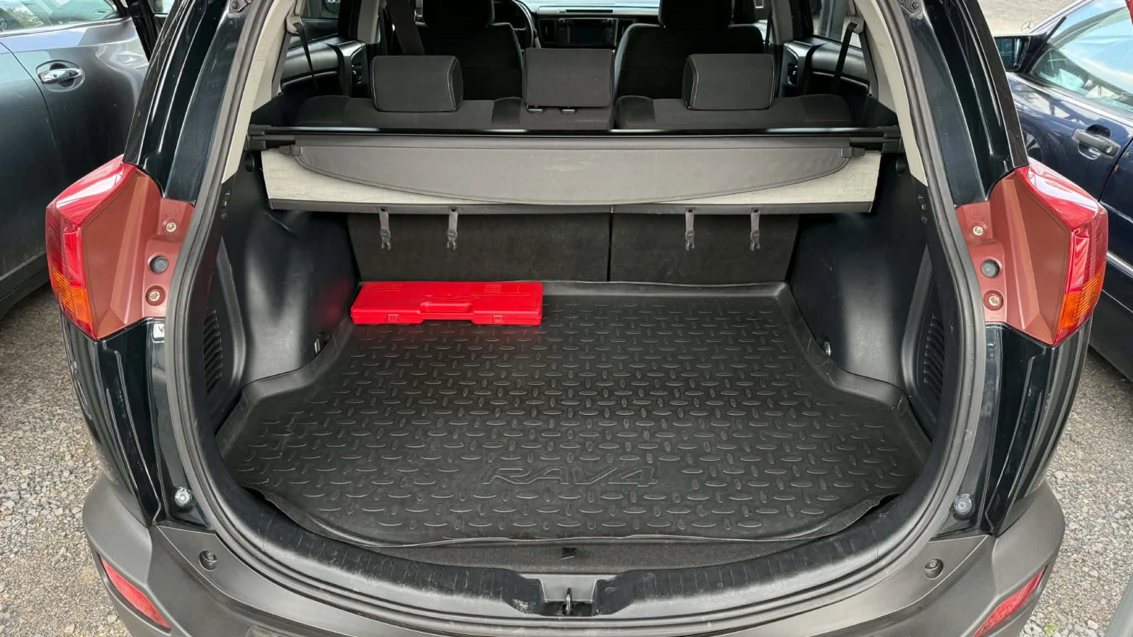 Toyota Rav4 2.0 D4D, снимка 17 - Автомобили и джипове - 55673053