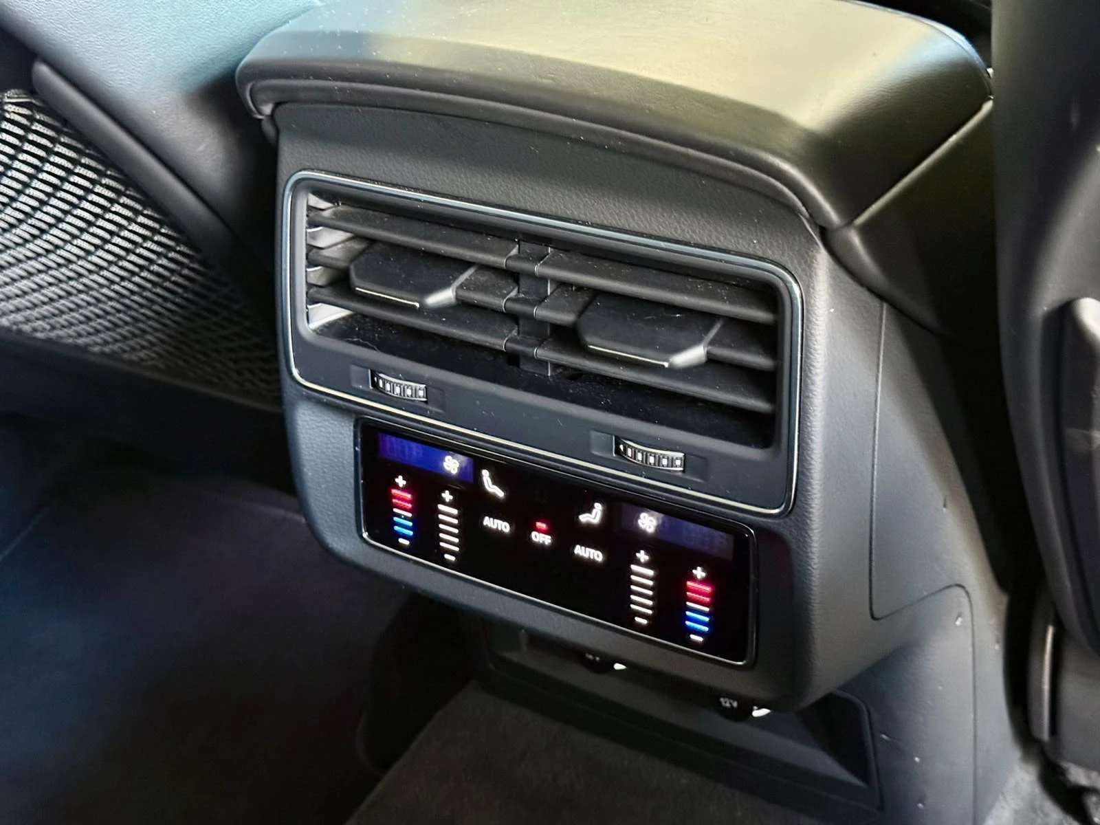 Audi SQ8 Maxton Design* B&O* Full* Pano* HuD* ЛИЗИНГ , снимка 15 - Автомобили и джипове - 55738335