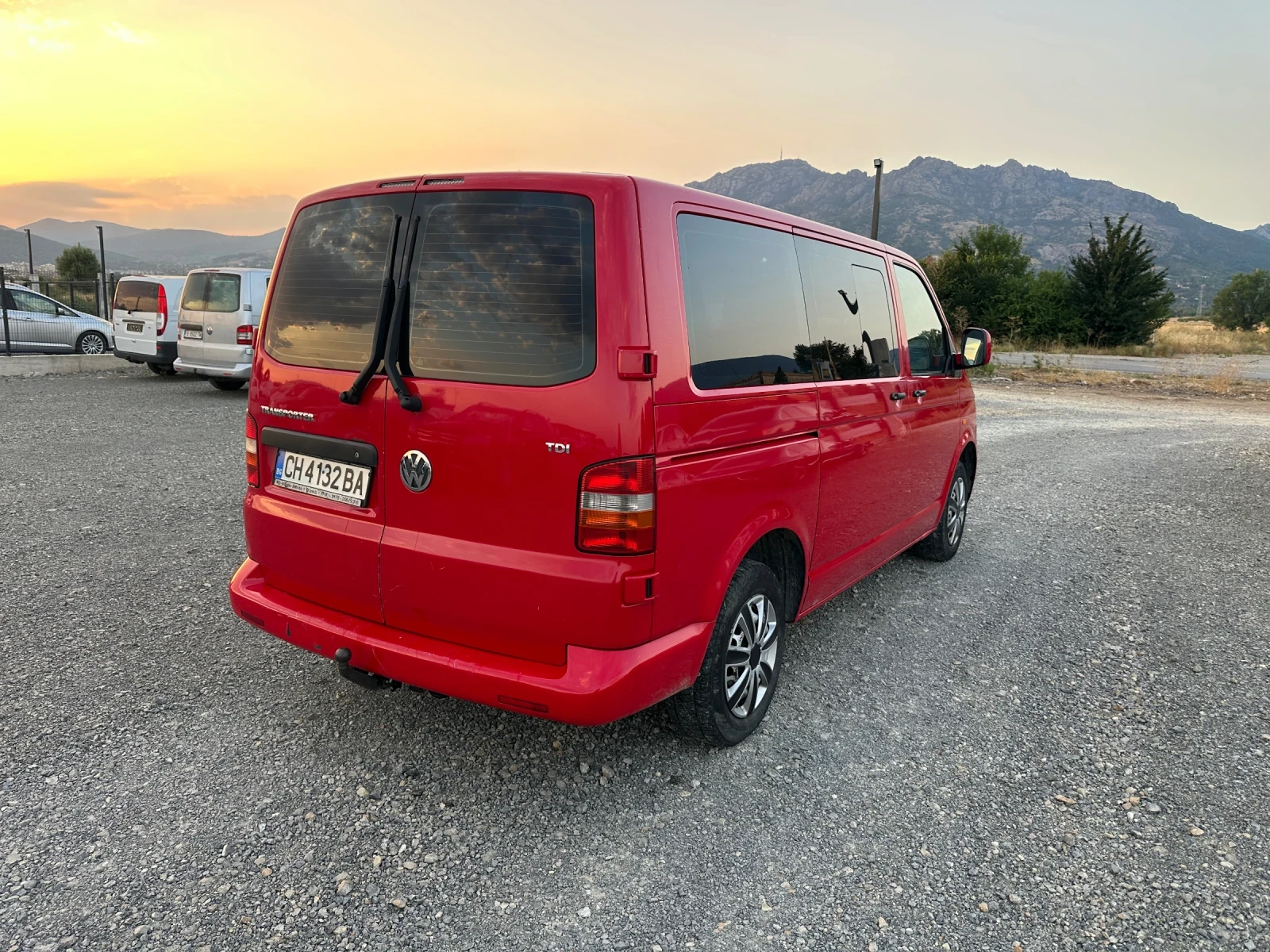 VW T5 9-МЕСТЕН* КЛИМАТИК, снимка 4 - Бусове и автобуси - 55590096