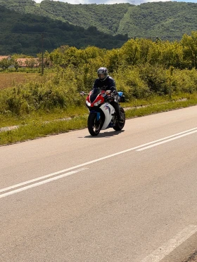 Обява за продажба на Honda Cbr 1000 RR ~14 999 лв. - изображение 9