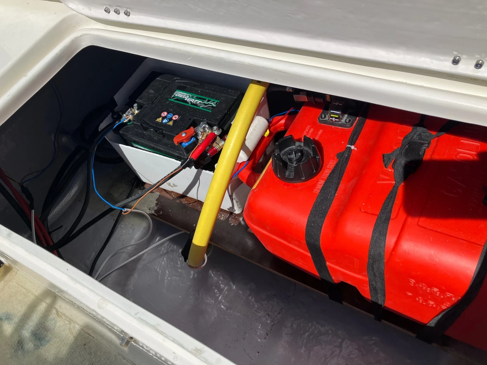 Лодка Safter Yacht 4.50, снимка 7 - Воден транспорт - 54390121