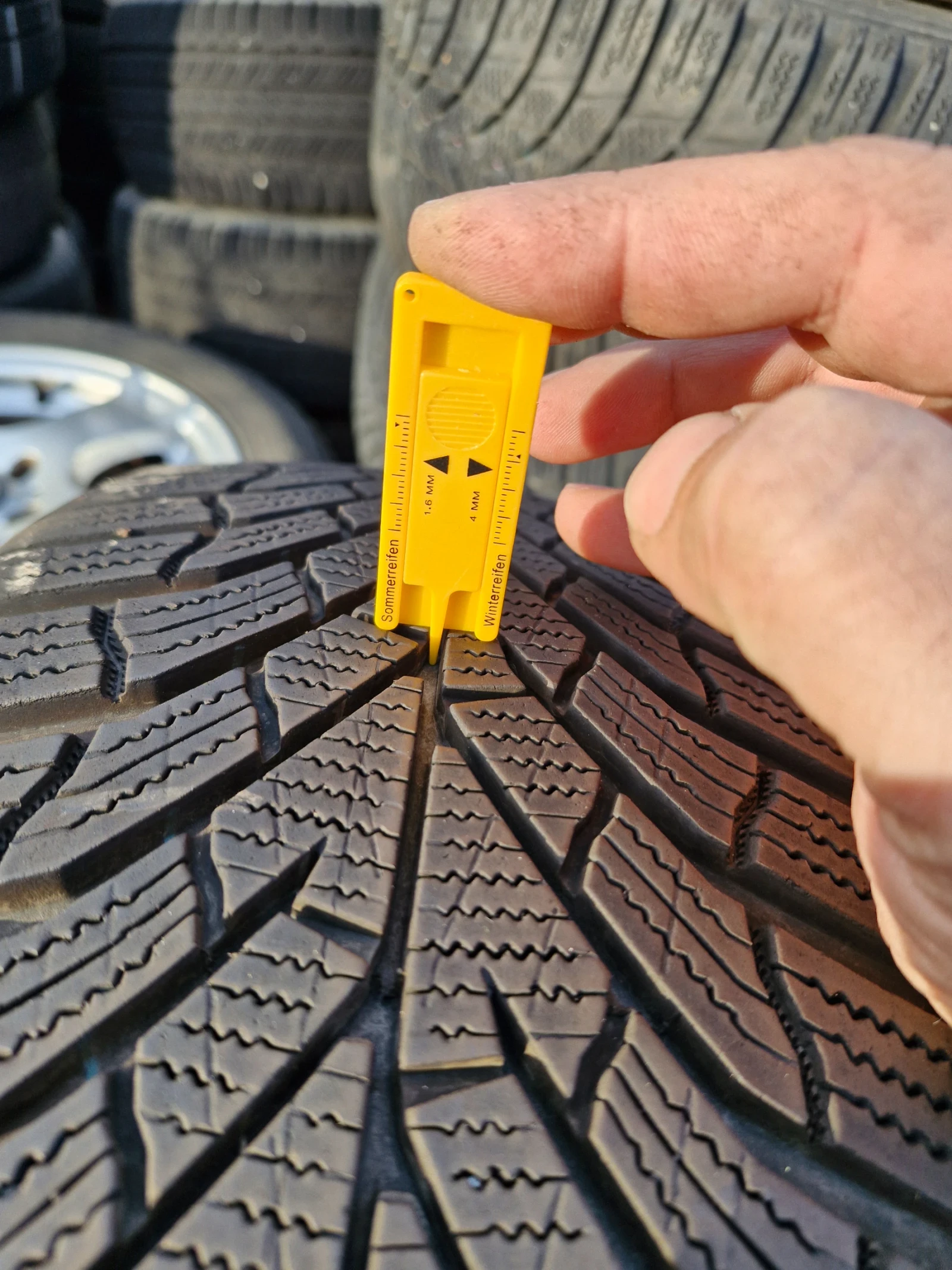 Гуми Зимни 225/60R17, снимка 6 - Гуми и джанти - 53781508