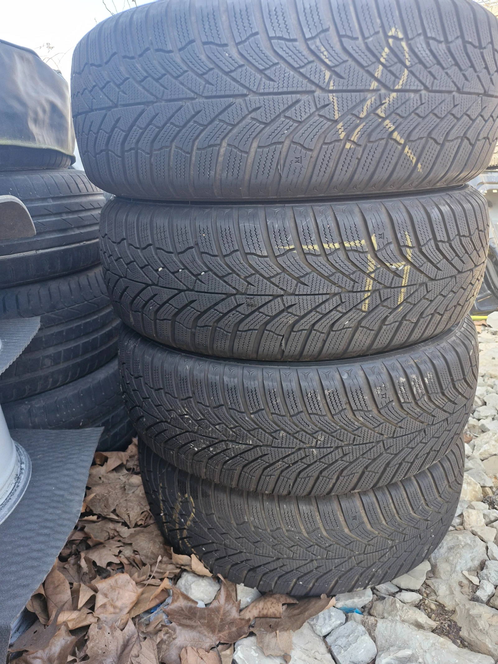 Гуми Зимни 225/60R17, снимка 2 - Гуми и джанти - 53781508