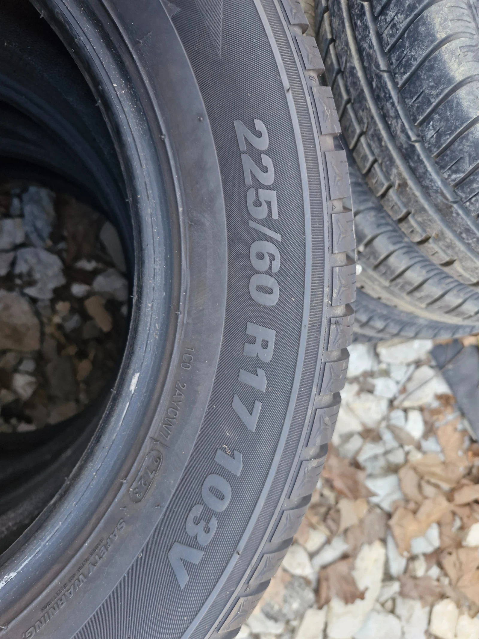 Гуми Зимни 225/60R17, снимка 3 - Гуми и джанти - 53781508