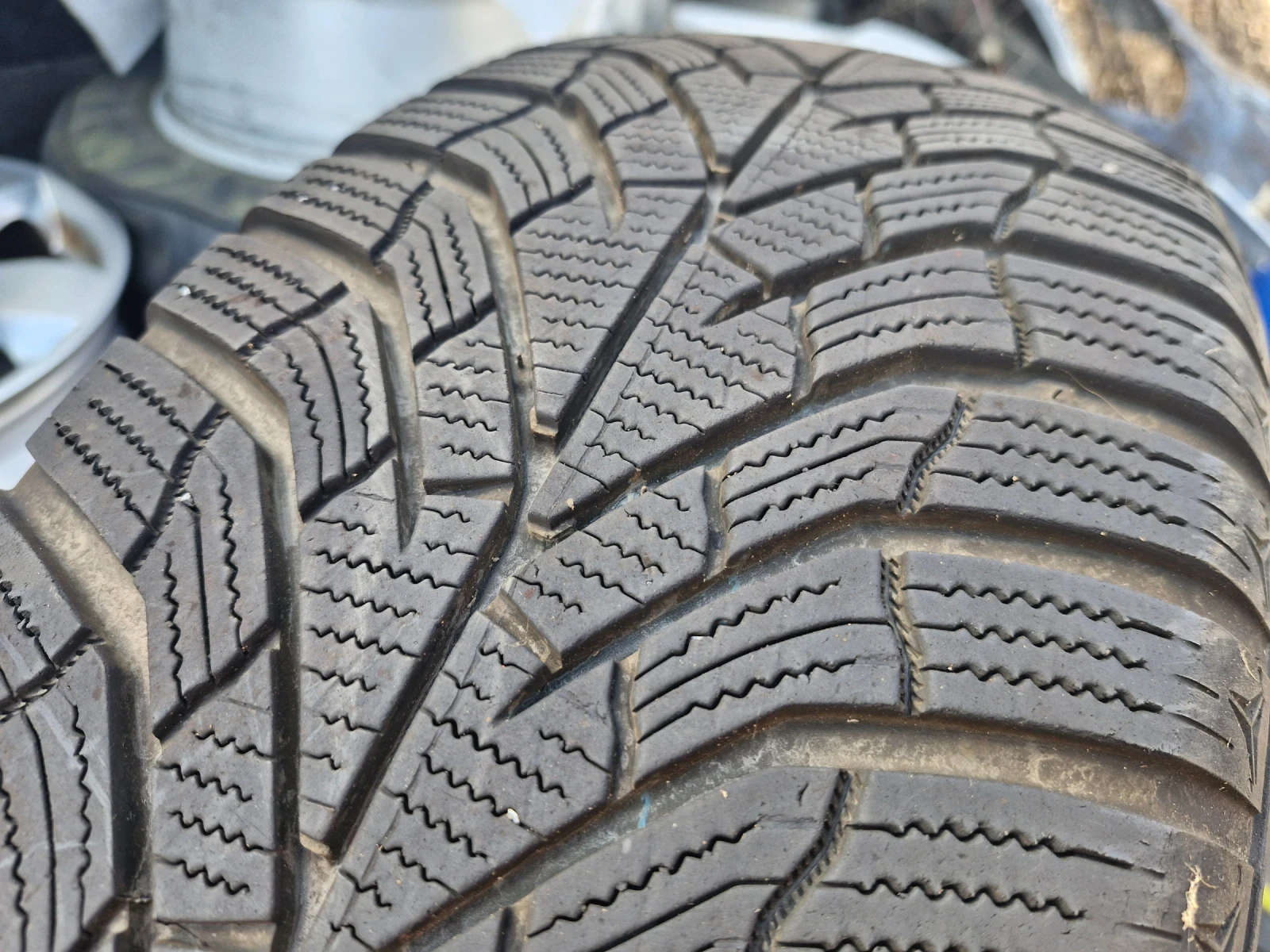 Гуми Зимни 225/60R17