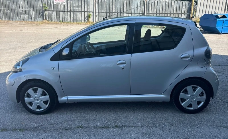 Toyota Aygo 1.0i, снимка 4 - Автомобили и джипове - 46510221