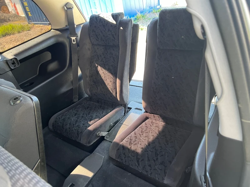 Opel Zafira 2.2 DTI   7 места, снимка 13 - Автомобили и джипове - 52417843