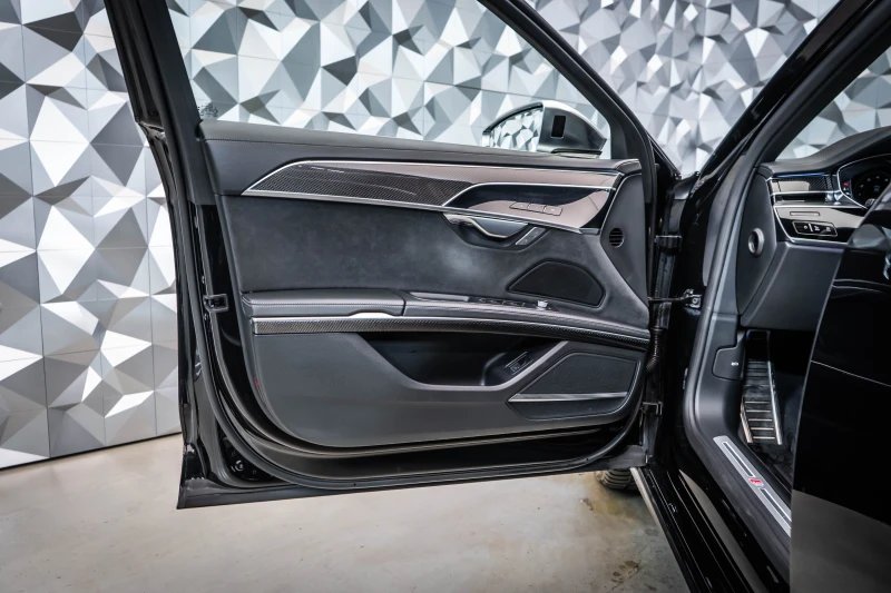 Audi S8 quattro* B&O* 360* 21* SoftCl* , снимка 7 - Автомобили и джипове - 52689327