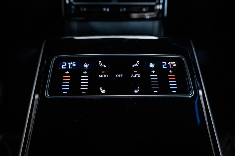 Audi S8 quattro* B&O* 360* 21* SoftCl* , снимка 15 - Автомобили и джипове - 52689327