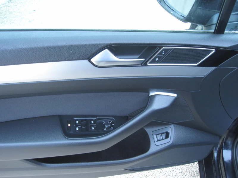 VW Passat Автомат, 1, 6-TDI, Navi, снимка 8 - Автомобили и джипове - 52815621