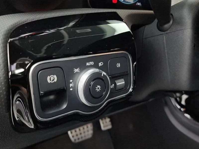 Mercedes-Benz A 250 4MATIC, снимка 16 - Автомобили и джипове - 55790302