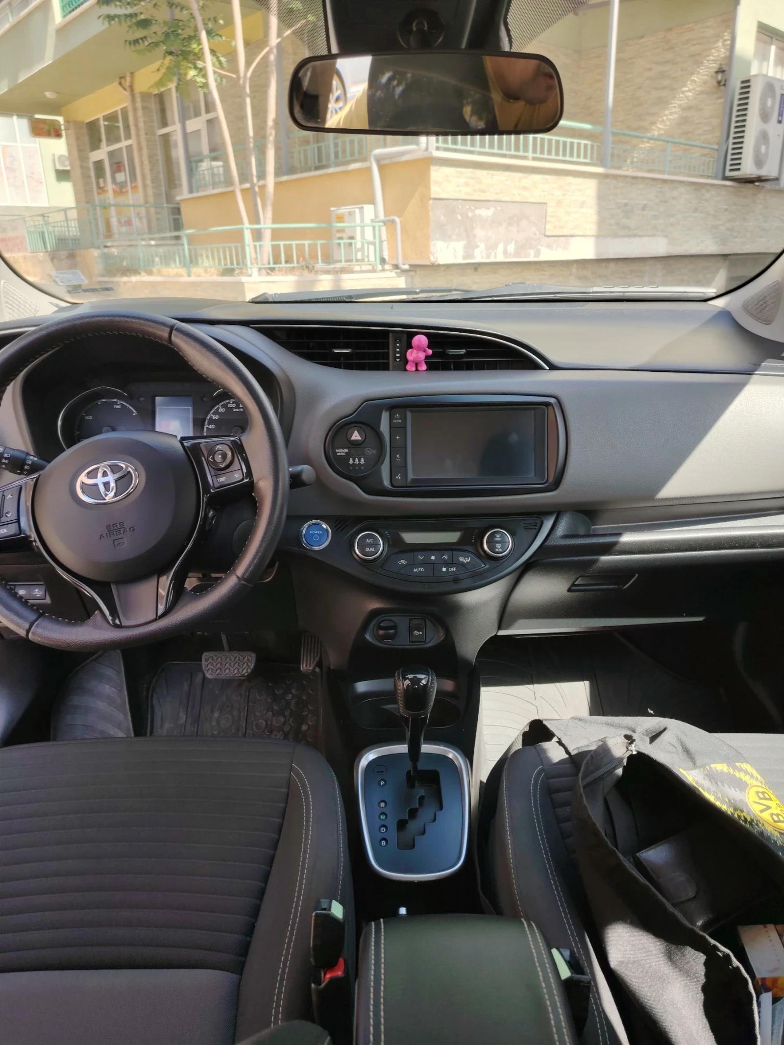 Toyota Yaris 1.5 Hybrid - изображение 9