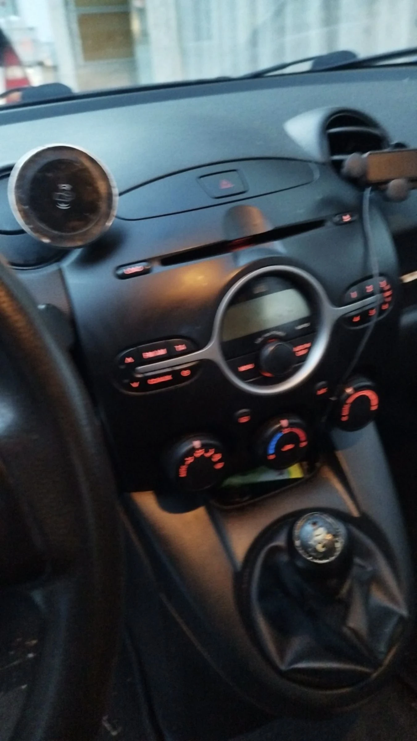 Mazda 2 1.5 бензин, климатик нов внос  - изображение 9