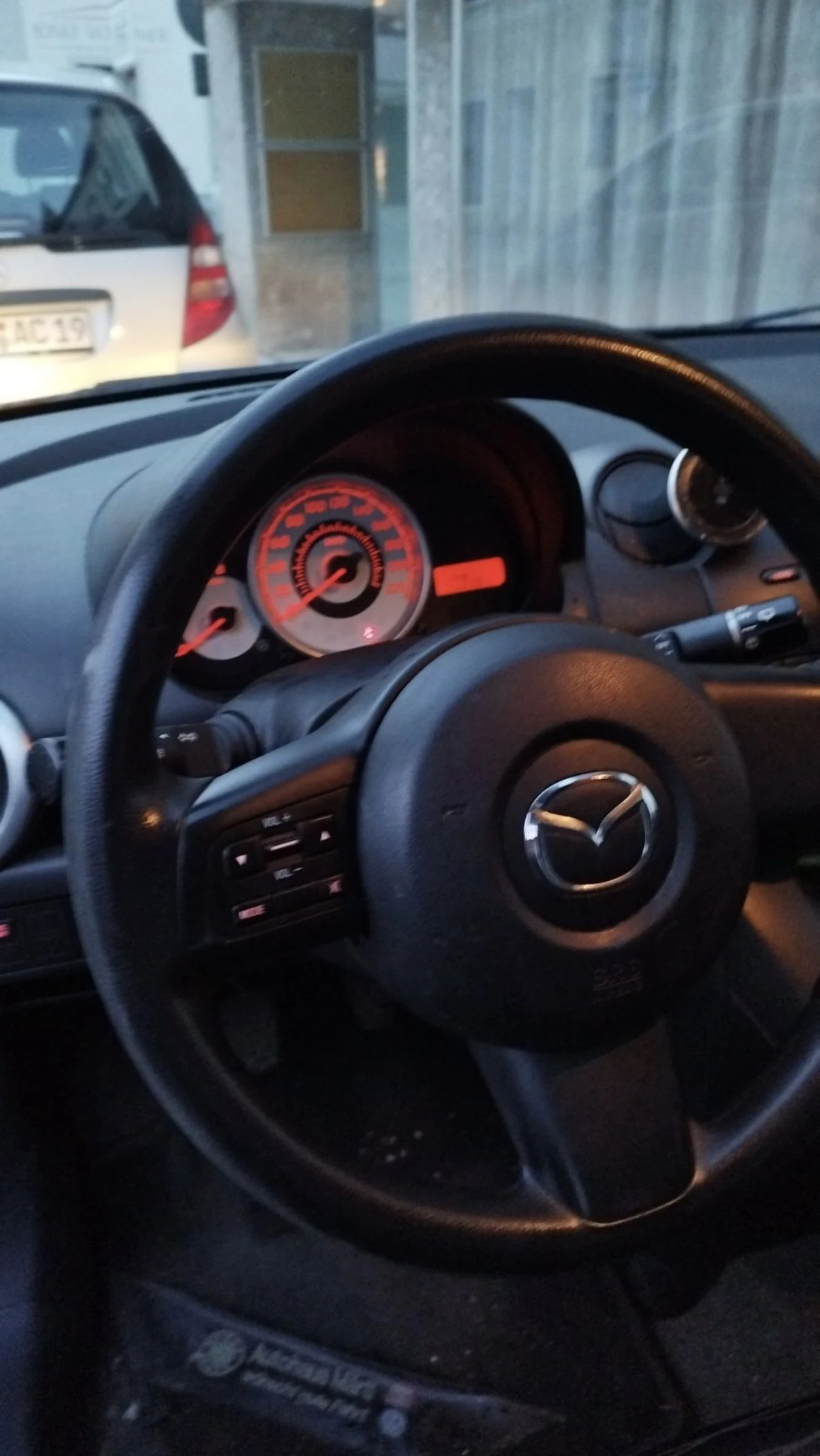 Mazda 2 1.5 бензин, климатик нов внос  - изображение 10