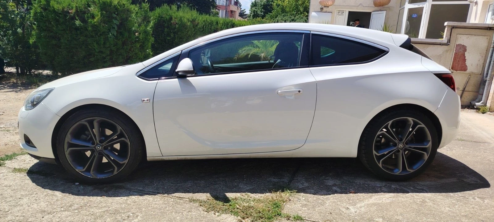 Opel Astra GTC 2.0 CDTi Sport - изображение 8