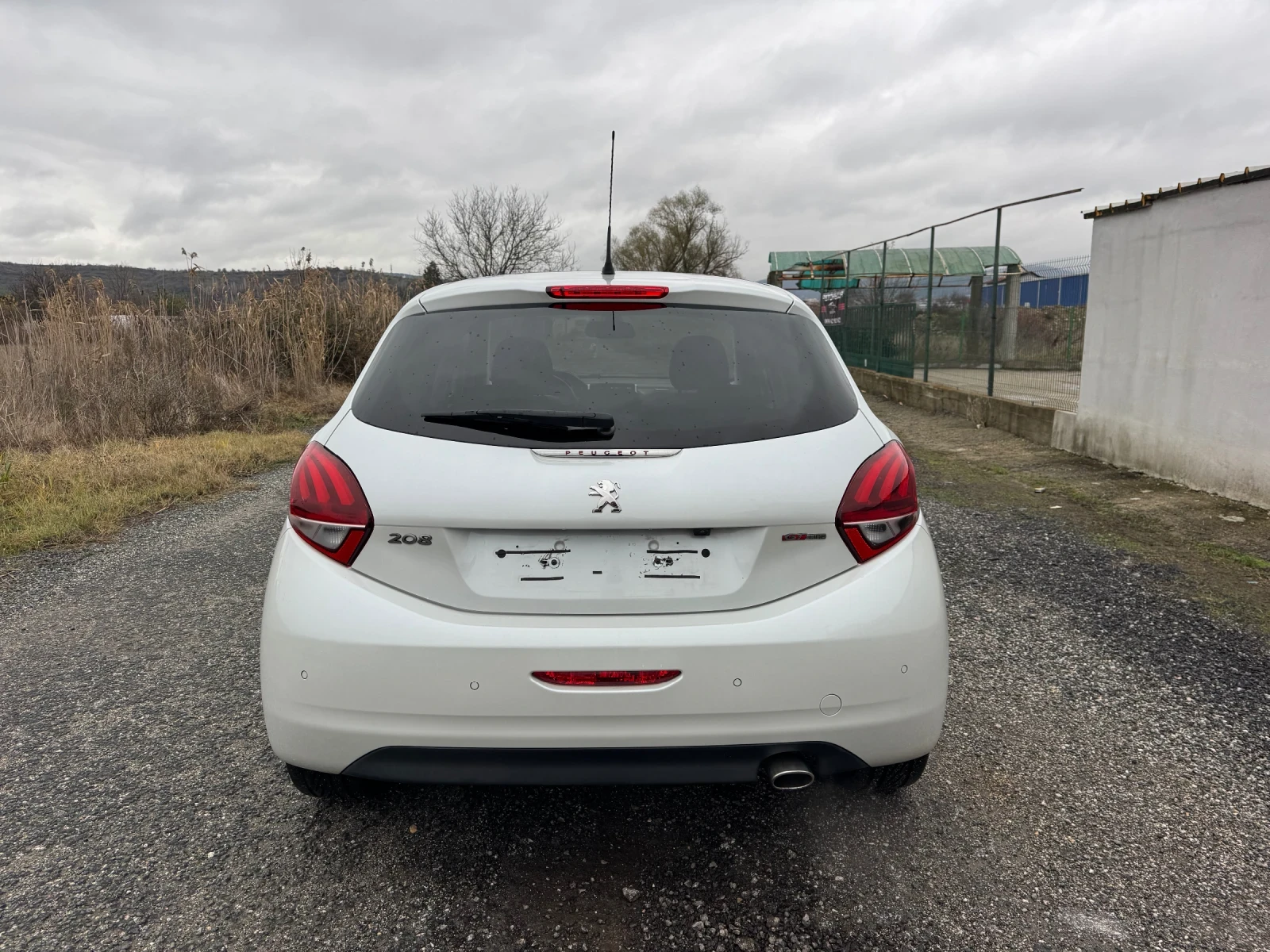 Peugeot 208 1.2T * GT LINE* PANO* CAMERA* CERVICE*  - изображение 6
