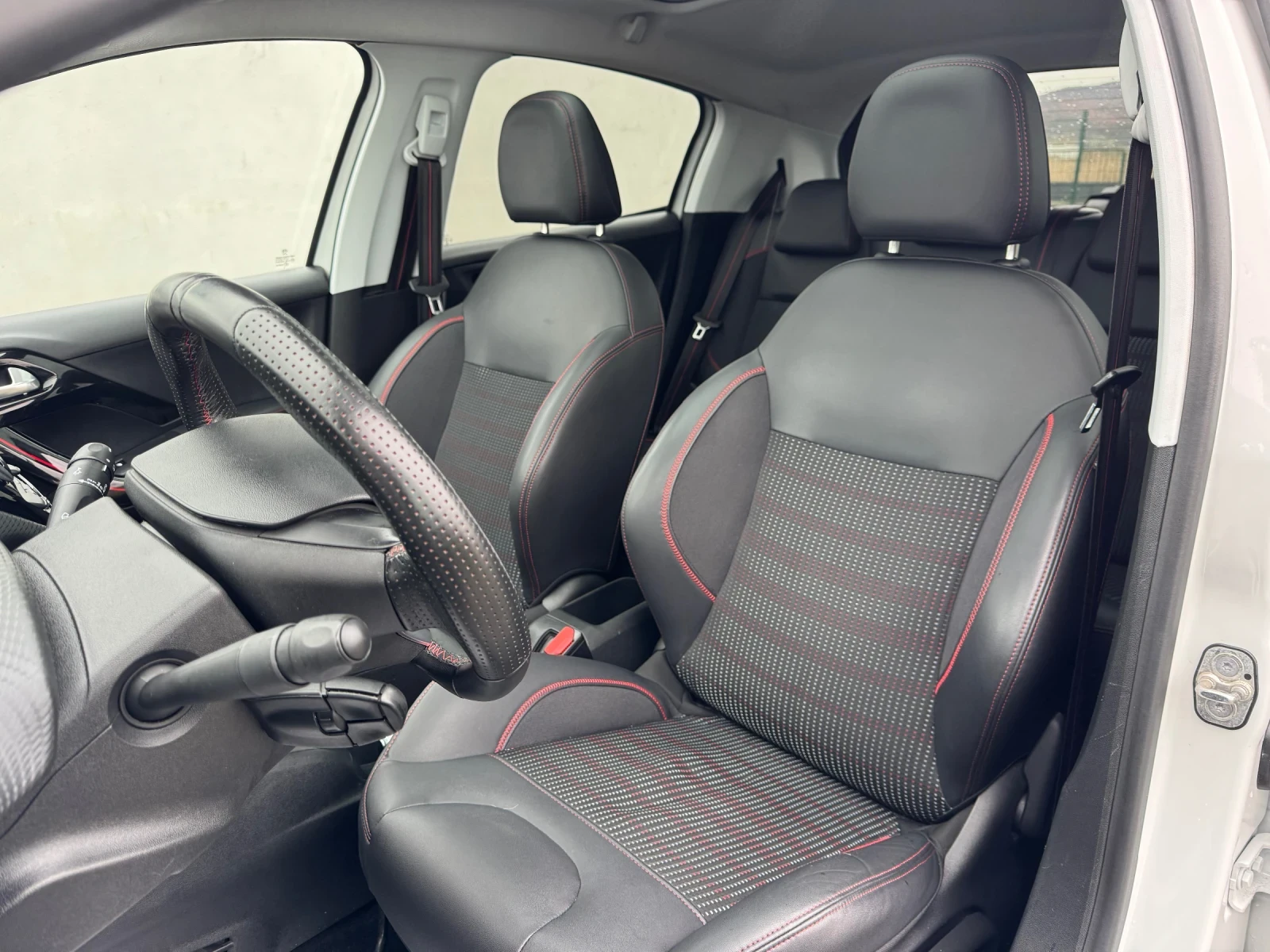 Peugeot 208 1.2T * GT LINE* PANO* CAMERA* CERVICE*  - изображение 10