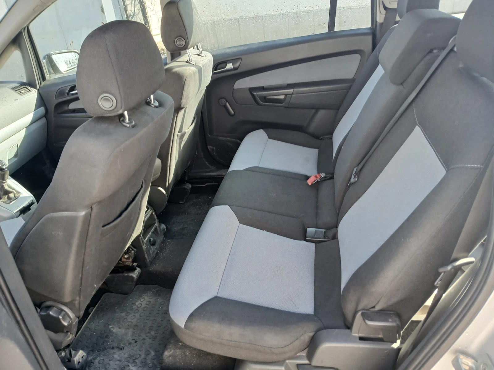 Opel Zafira 1.9, снимка 11 - Автомобили и джипове - 53823540