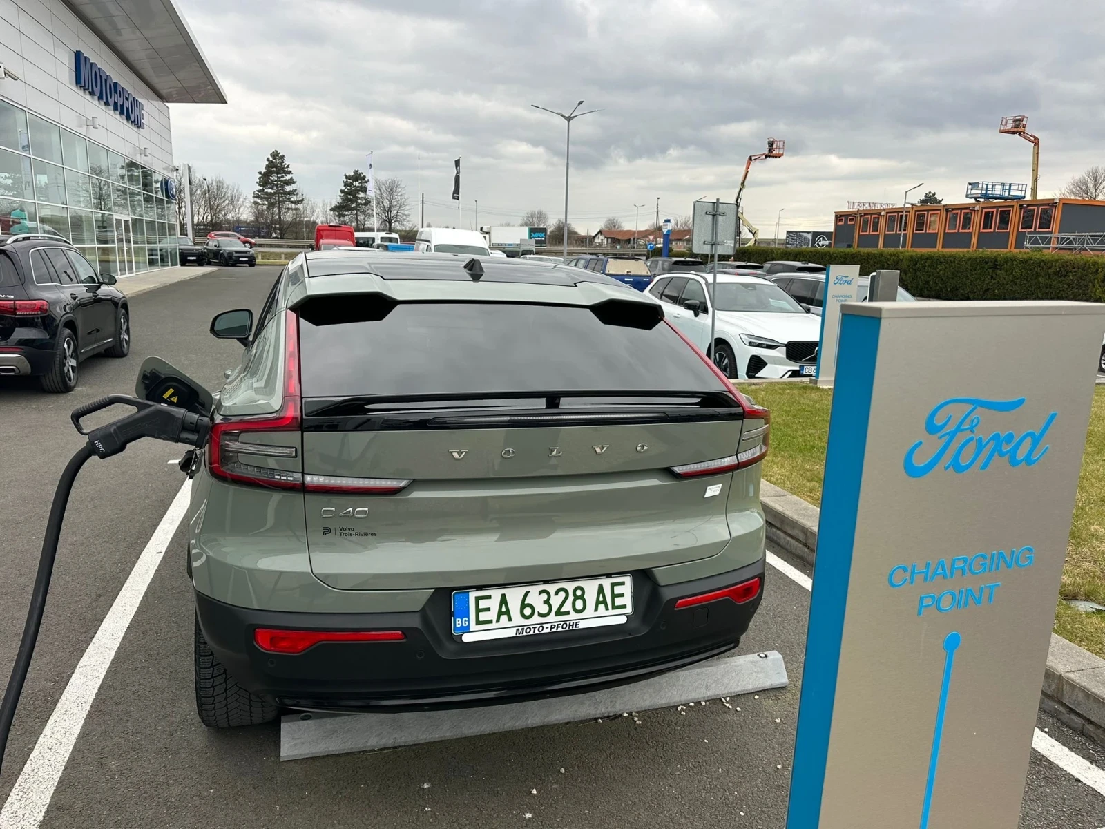 Volvo C40 Електрически SUV, снимка 4 - Автомобили и джипове - 53907261