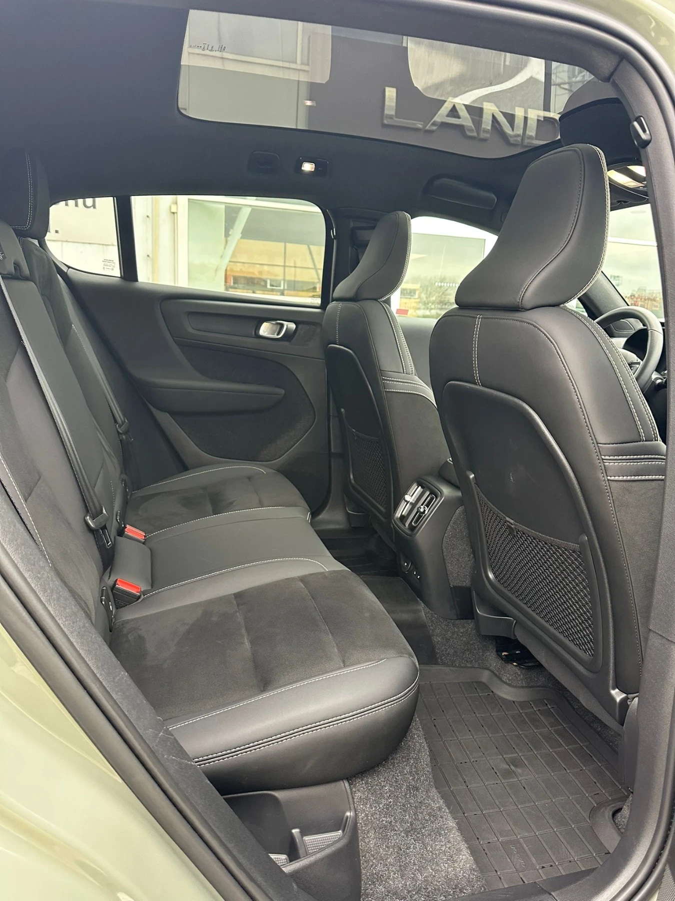 Volvo C40 Електрически SUV, снимка 14 - Автомобили и джипове - 53907261