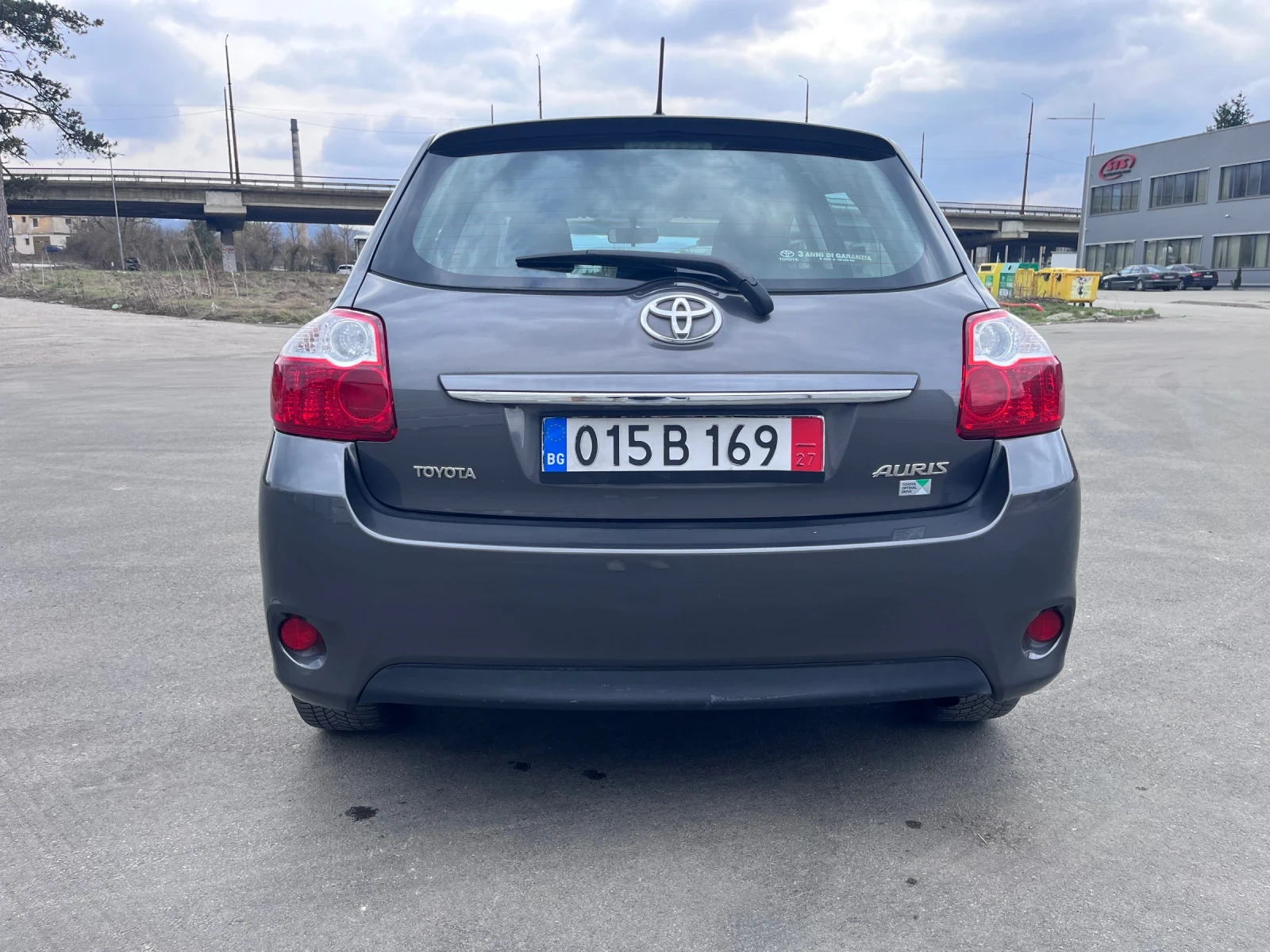 Toyota Auris 1.33 VVTi, снимка 8 - Автомобили и джипове - 53924918