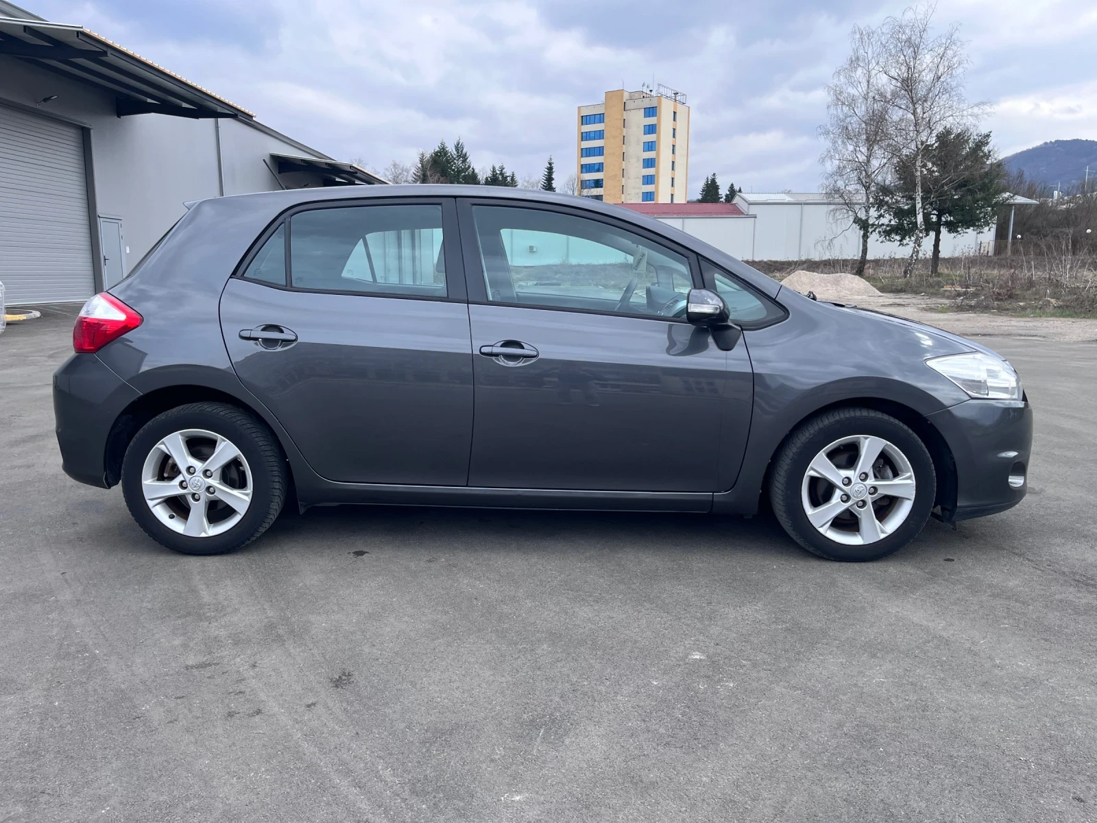 Toyota Auris 1.33 VVTi, снимка 4 - Автомобили и джипове - 53924918
