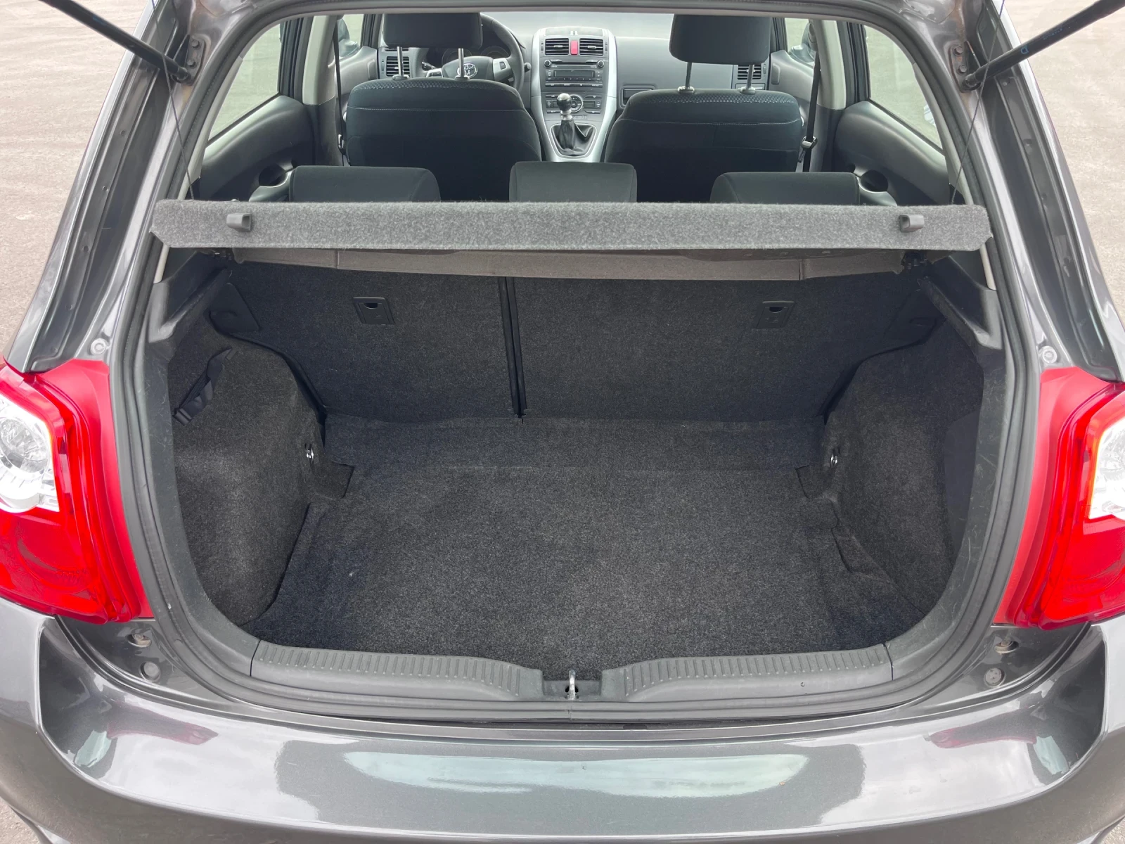 Toyota Auris 1.33 VVTi, снимка 14 - Автомобили и джипове - 53924918