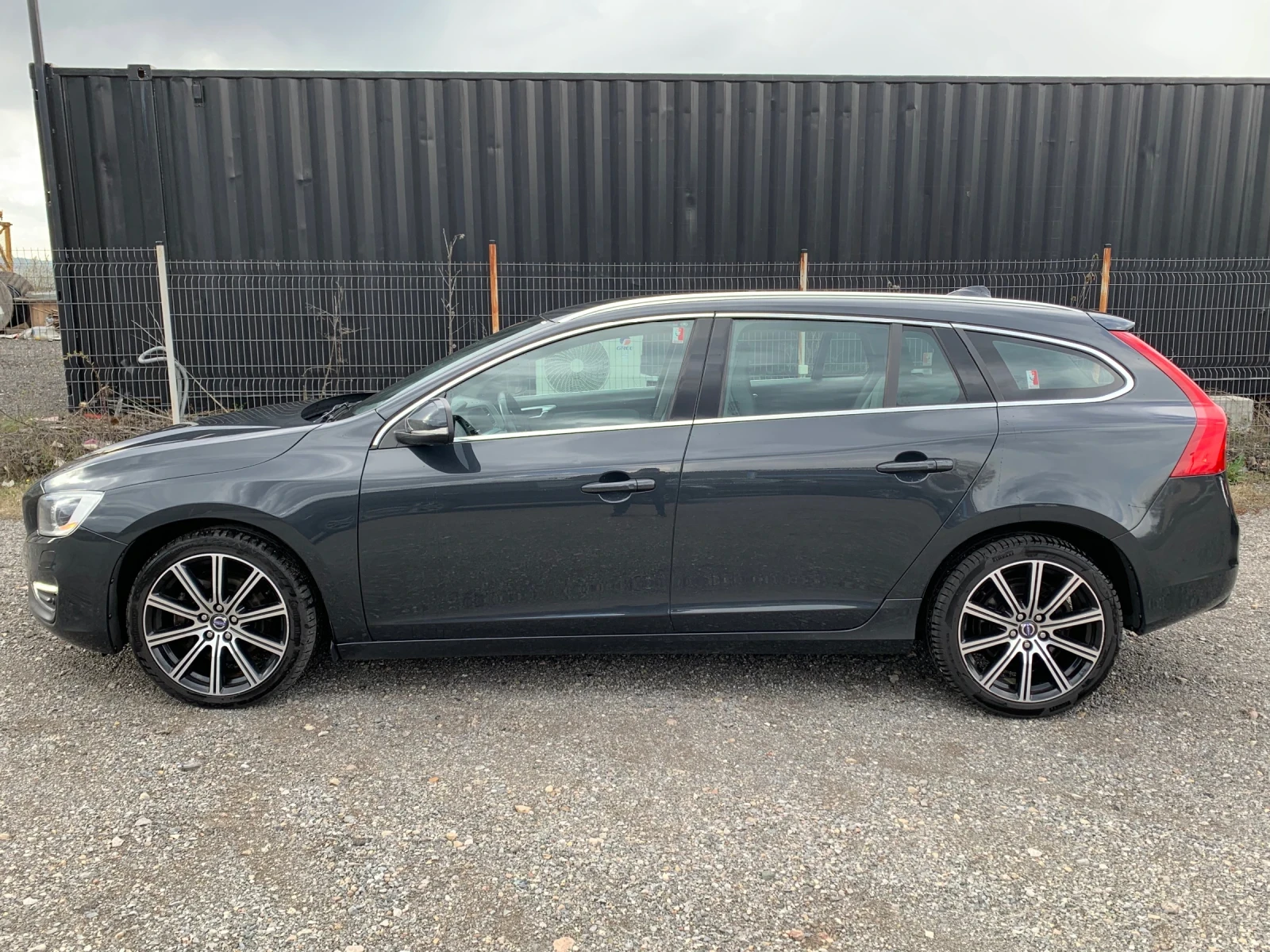 Volvo V60 2.4* D5* AWD* SUMMUM* ПЪЛНА СЕР.ИСТОРИЯ VOLVO, снимка 4 - Автомобили и джипове - 54157492