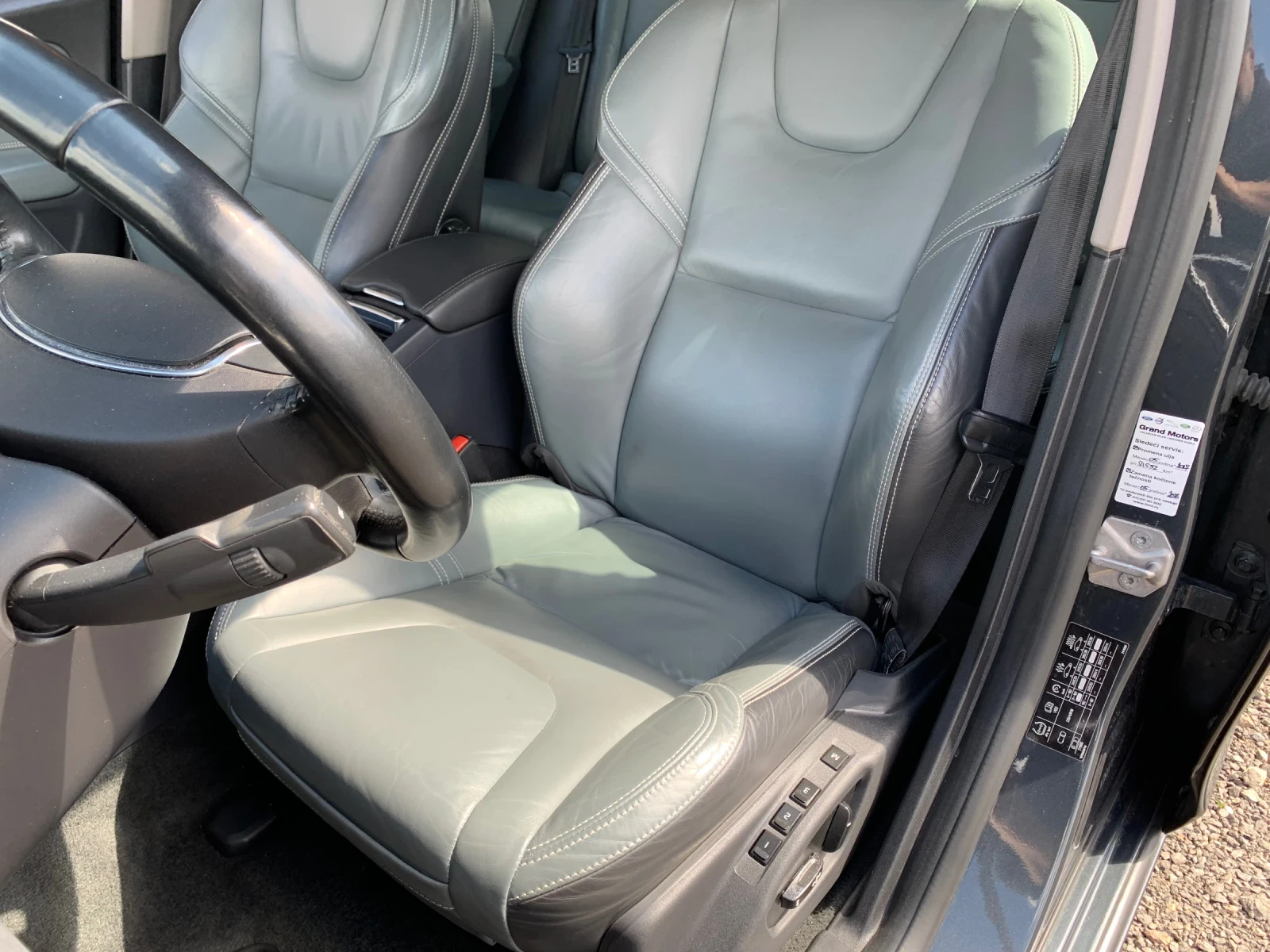 Volvo V60 2.4* D5* AWD* SUMMUM* ПЪЛНА СЕР.ИСТОРИЯ VOLVO, снимка 7 - Автомобили и джипове - 54157492