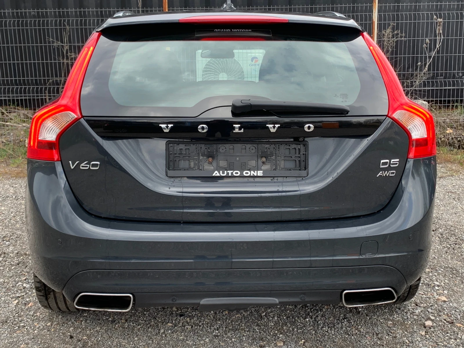 Volvo V60 2.4* D5* AWD* SUMMUM* ПЪЛНА СЕР.ИСТОРИЯ VOLVO, снимка 5 - Автомобили и джипове - 54157492
