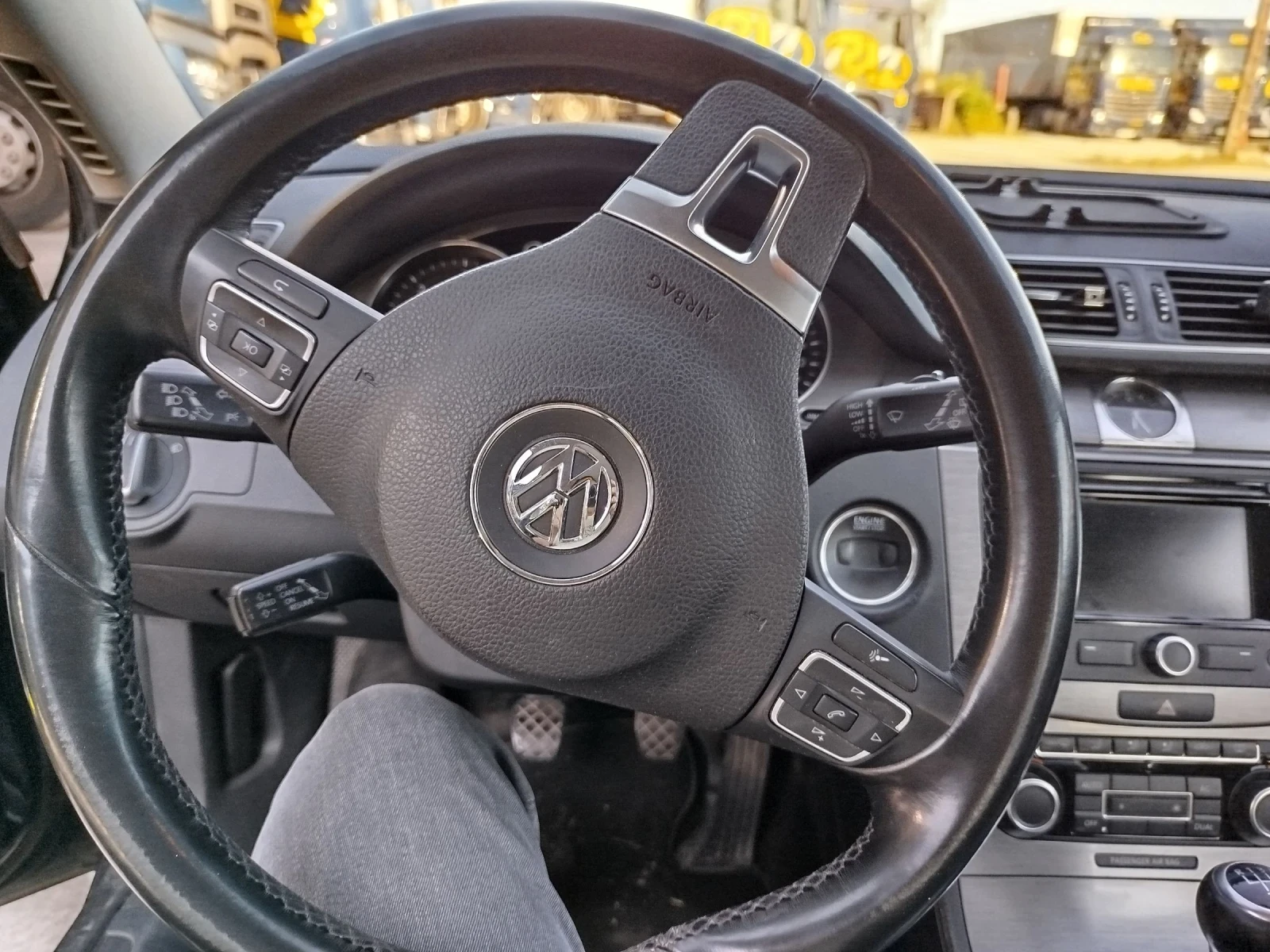 VW Passat 2.0 TDI, снимка 13 - Автомобили и джипове - 54317404