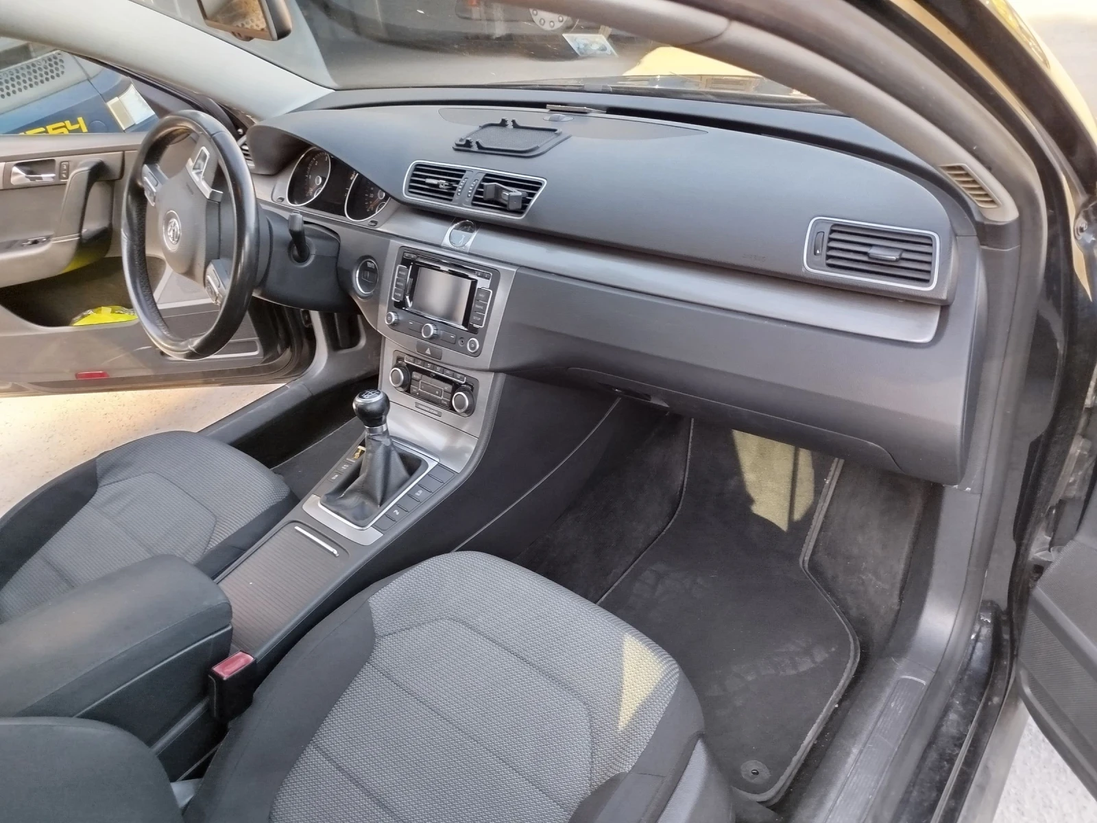 VW Passat 2.0 TDI, снимка 9 - Автомобили и джипове - 54317404