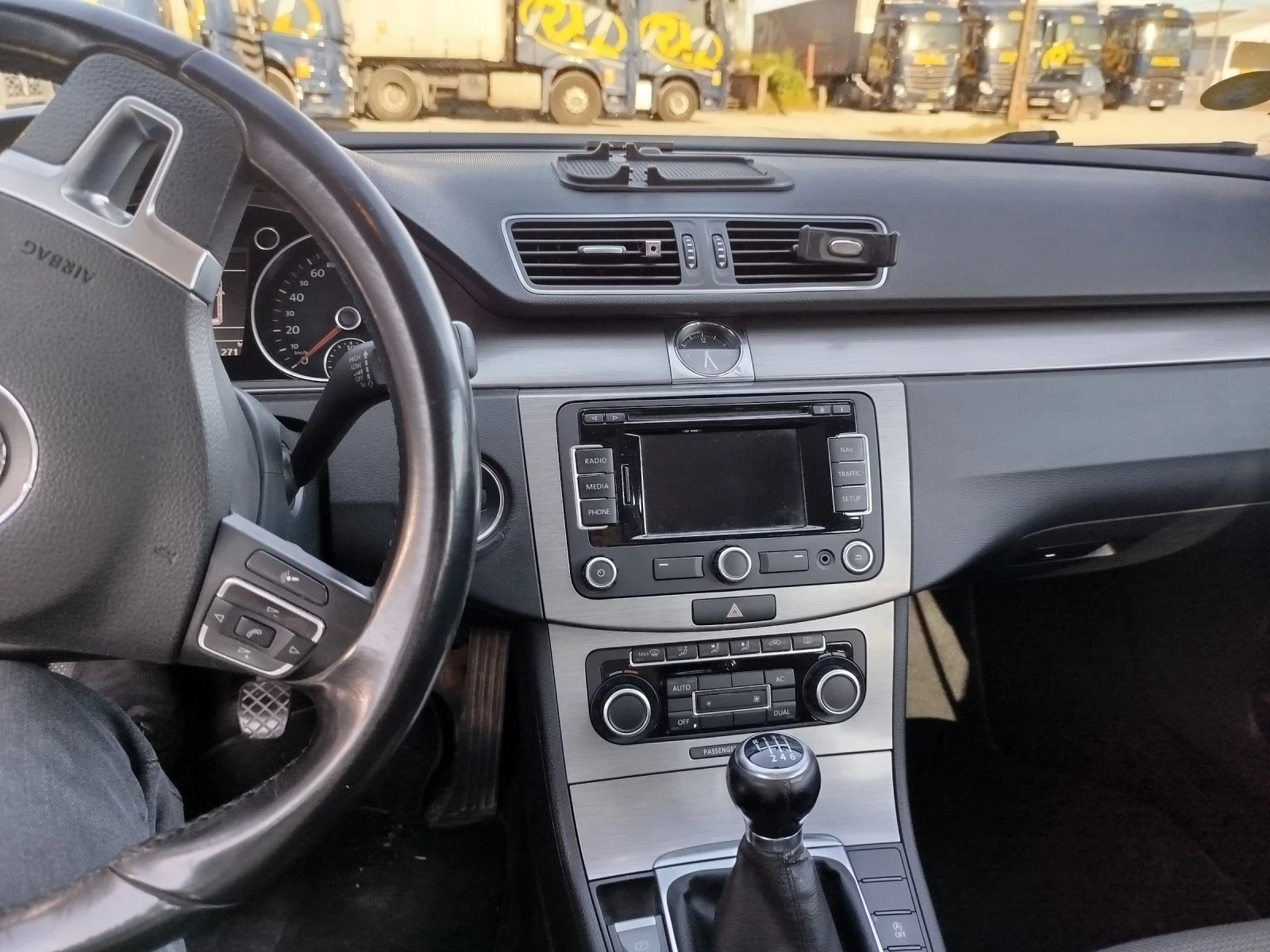 VW Passat 2.0 TDI, снимка 12 - Автомобили и джипове - 54317404