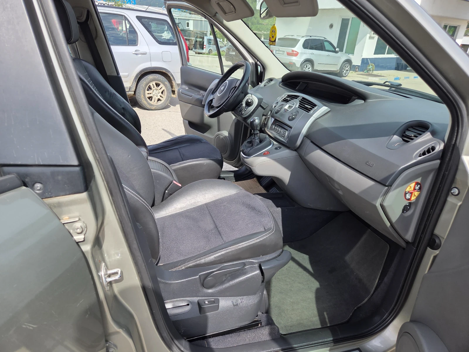 Renault Scenic 1.5.Dizel, снимка 17 - Автомобили и джипове - 54606178