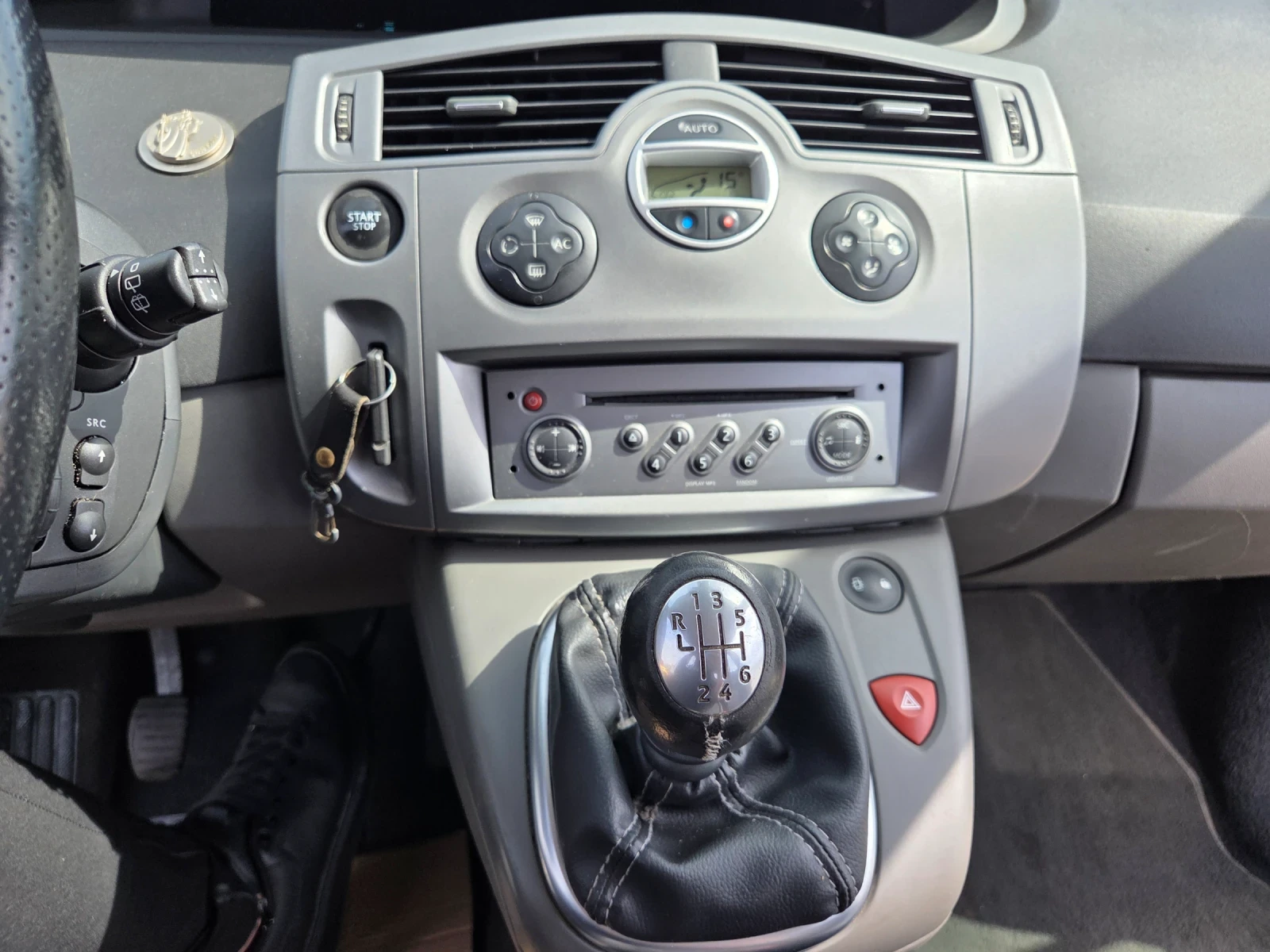 Renault Scenic 1.5.Dizel, снимка 13 - Автомобили и джипове - 54606178