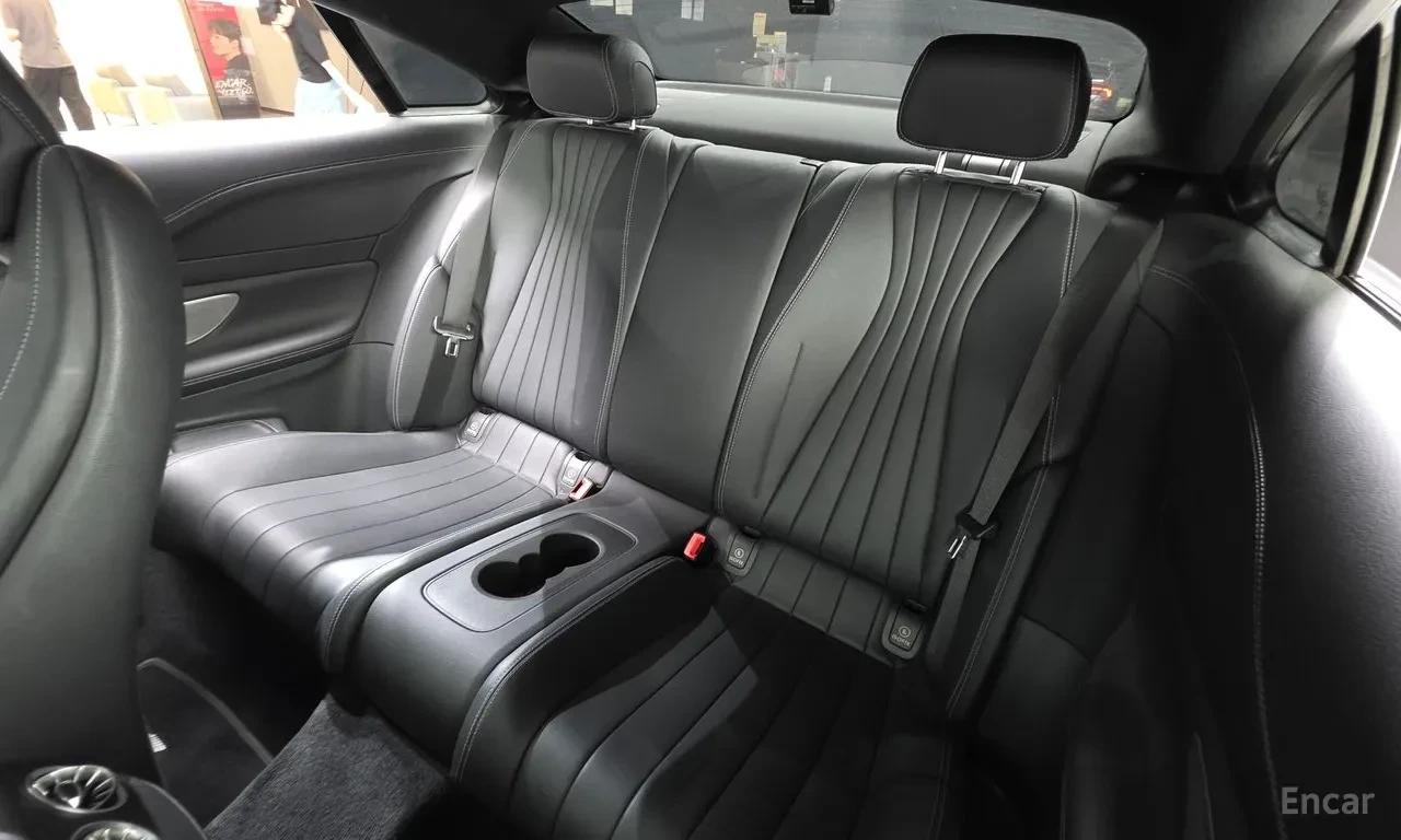 Mercedes-Benz E 450 Amg-pkg* 360view* Pano* Burmester* Обдухване* Амби, снимка 11 - Автомобили и джипове - 54742095
