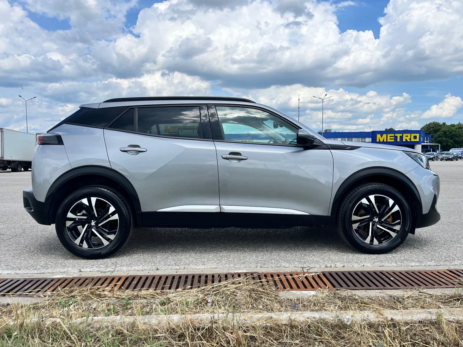 Peugeot 2008 1.5 HDI ALLURE СМЕНЕНА ВЕРИГА В PEUGEOT!!!, снимка 4 - Автомобили и джипове - 54833710