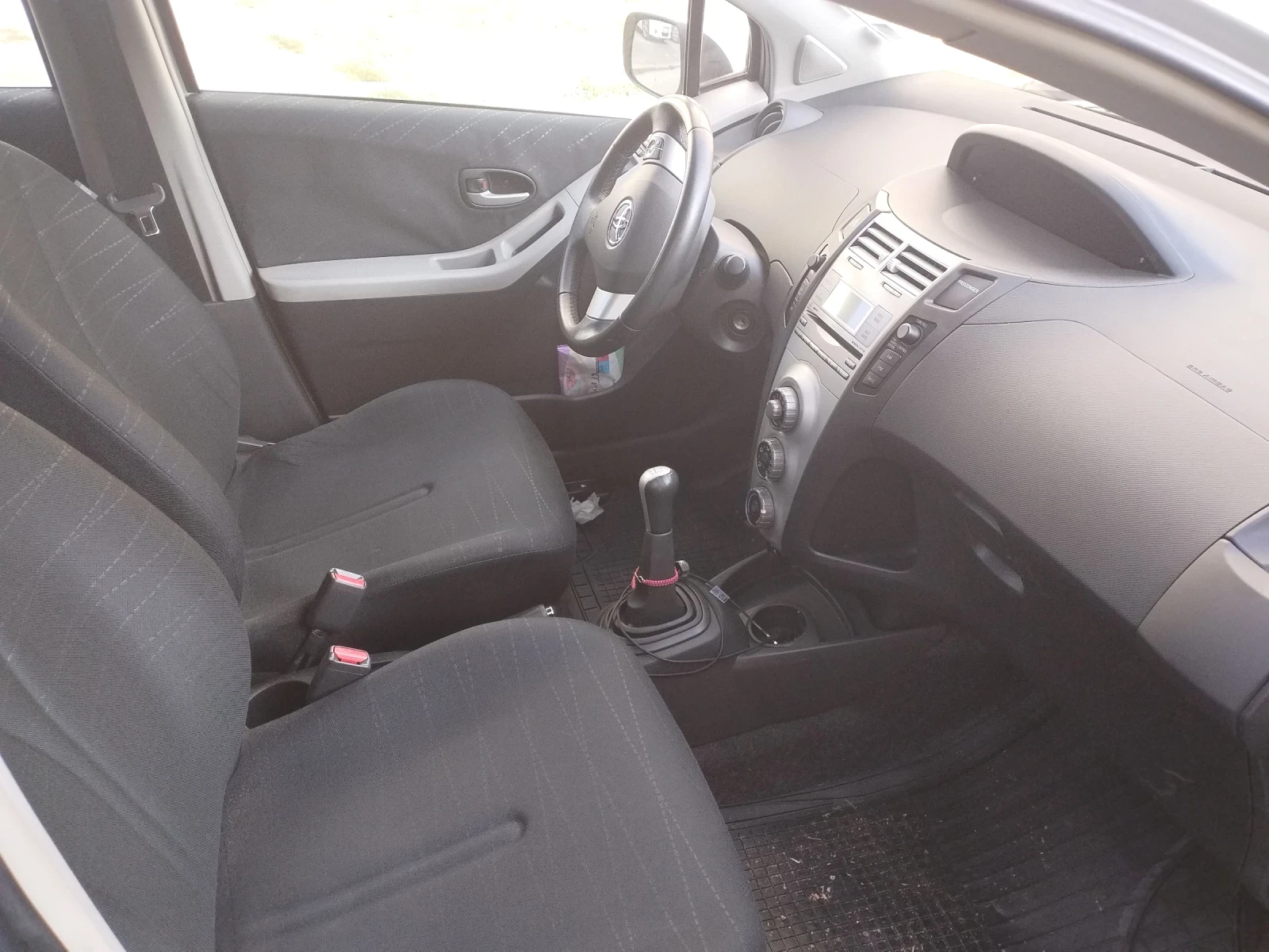 Toyota Yaris, снимка 10 - Автомобили и джипове - 54853360