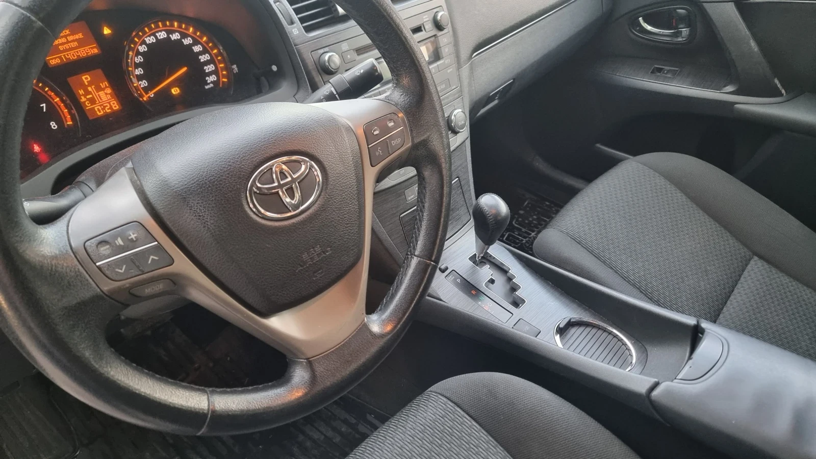 Toyota Avensis 2, 0VVTI, снимка 10 - Автомобили и джипове - 54937466