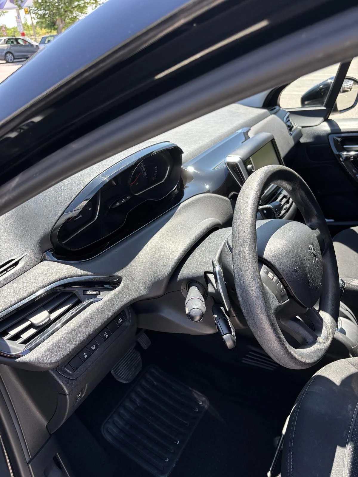 Peugeot 208, снимка 7 - Автомобили и джипове - 55006557